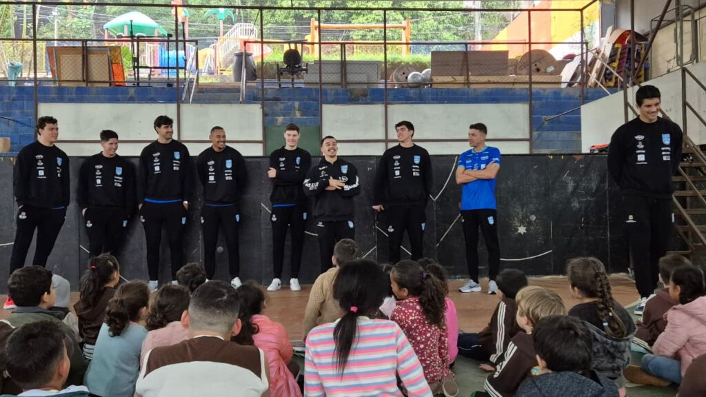 Elenco em visita ao Lar São José - Créditos: Divulgação